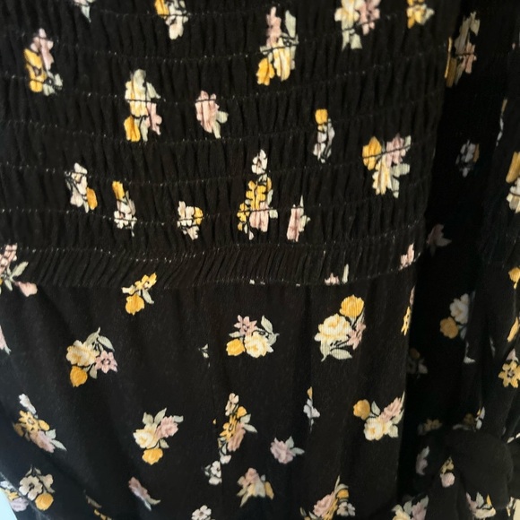 Torrid Size 1 SUPER SOFT BLACK FLORAL SMOCKED
CULOTTE JUMPSUIT ROMPER - Picture 7 of 13